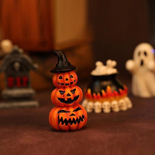 Set mit 6 Miniatur-Casa Embrujada-Halloween-Statuen aus Kunstharz – festliche Dekoration