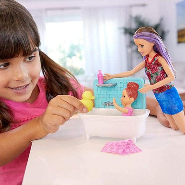 Barbie Skipper Babysitter mit Babymädchen und Badezubehör