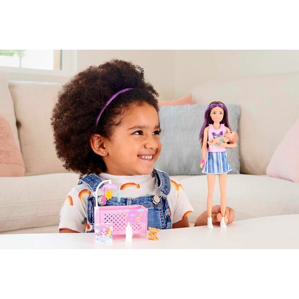 Barbie Skipper Babysitter mit Wiege, Puppenzubehör, Spiel für Kinder ab 3 Jahren