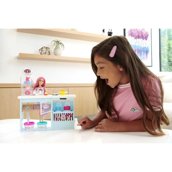 Barbie Pâtissière con Pasticceria, bambole 30 cm e 20+ Accessori per Bambini 3+