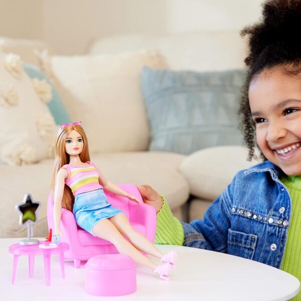 Barbie Cofanetto Séance d’Essayage con Abiti, Accessori e 32 Elementi di Gioco per Bambini