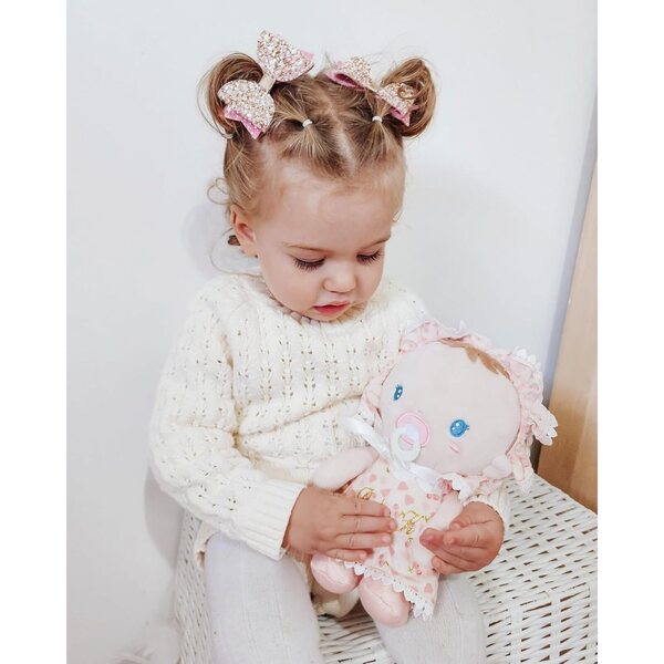 LeyaDoll Weiche Babypuppe 23 cm mit Zubehör, waschbar, perfektes Geschenk