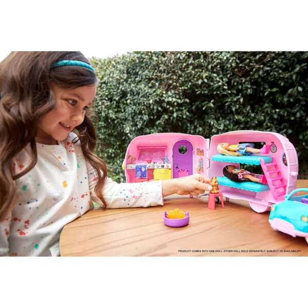 Barbie Chelsea mit Wohnwagen und Zubehör – Camping-Set mit Mini-Puppen und Chiot