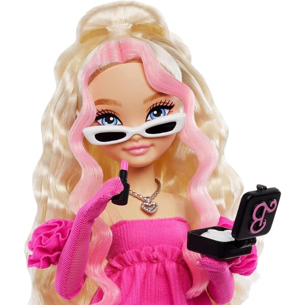 Barbie Malibu Dream Team mit 11 Beauty-Accessoires und welligem blonden Haar