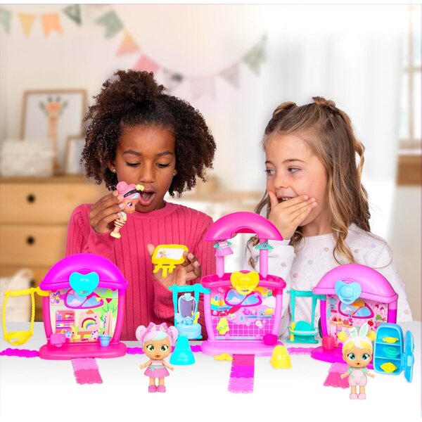 Cry Babies Playtime Maddy's Salle de Jeux mit mehr als 14 Zubehörteilen und exklusiver Figur für Kinder von 4–6 Jahren