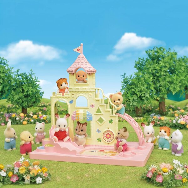 Sylvanian Families – Das Königreich der Kinder mit Figur und 25 Accessoires