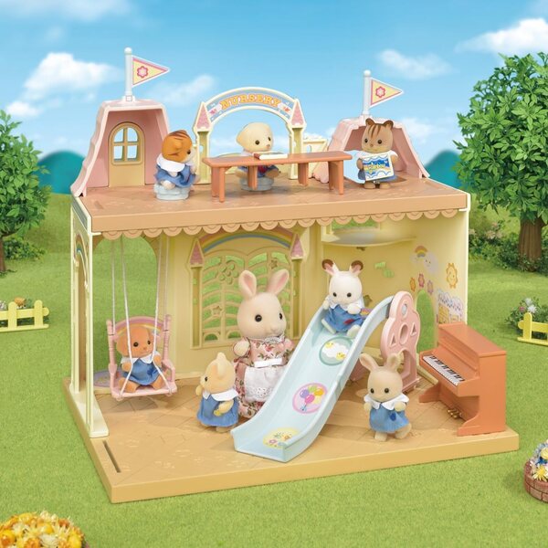 Sylvanian Families – Das Königreich der Kinder mit Figur und 25 Accessoires