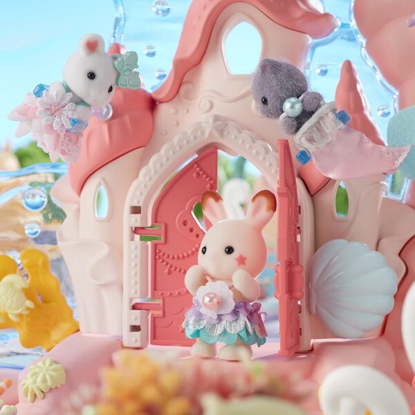 Sylvanian Families Meerjungfrauenschloss mit 3 Figuren und 30 Accessoires für Kinder ab 3 Jahren