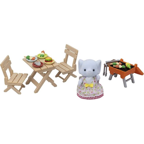 Sylvanian Families The Village – The Elephant Girl Set mit Picknickgrill und Zubehör
