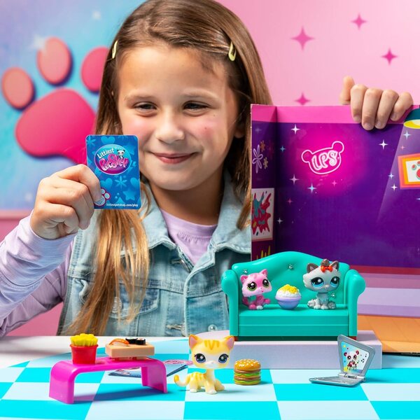 Littlest Pet Shop Diner Dash Play Pack: 3 Welpen mit 7 Zubehörteilen und Sammelkarte