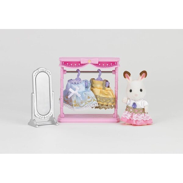 Sylvanian Families Set Dressing con Figurina Bambina Lapin Chocolat e 3 Vestiti Colorati