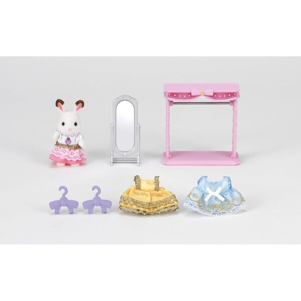 Sylvanian Families Set Dressing con Figurina Bambina Lapin Chocolat e 3 Vestiti Colorati