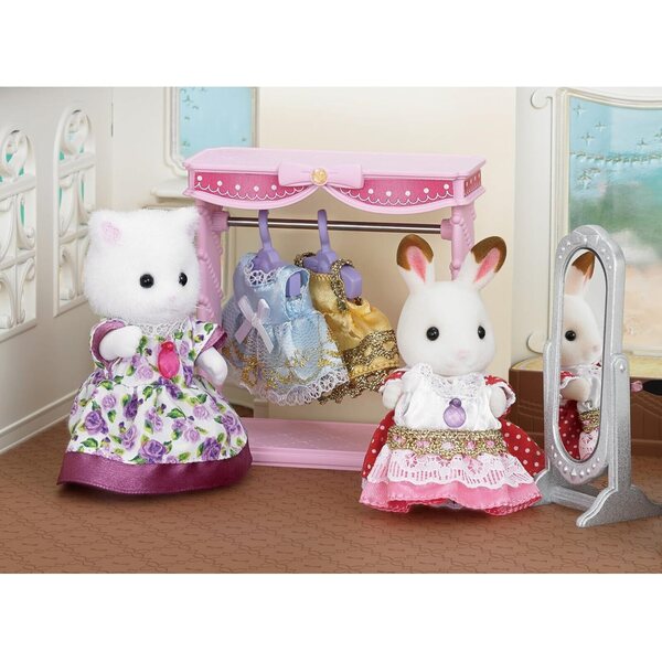 Sylvanian Families Set Dressing con Figurina Bambina Lapin Chocolat e 3 Vestiti Colorati