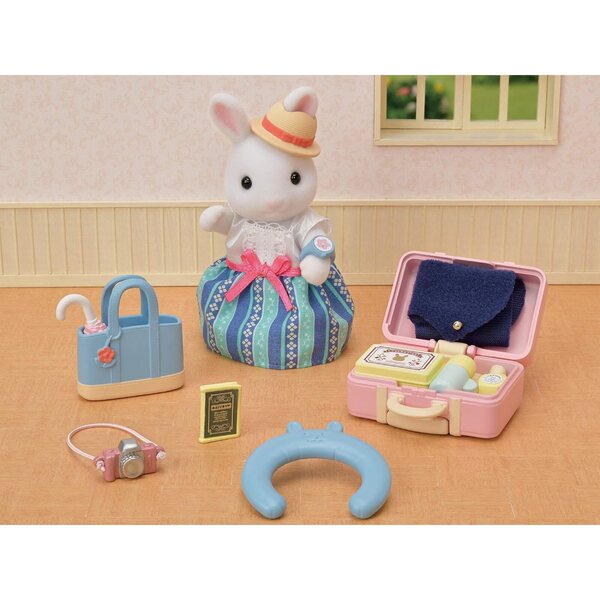 Sylvanian Families Maman Lapin Neige mit Wochenendkoffer und Reisezubehör