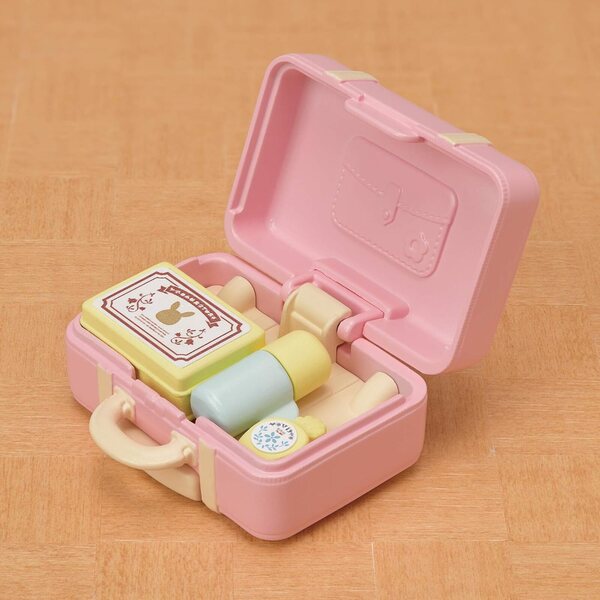Sylvanian Families Maman Lapin Neige mit Wochenendkoffer und Reisezubehör
