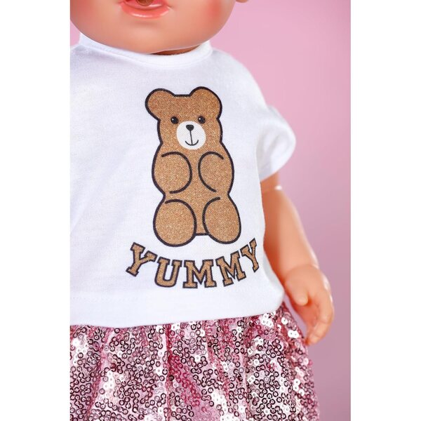 BABY born Glam Outfit mit rosa Paillettenrock, Jacke, Bären-T-Shirt, Mütze und Leggings 43 cm