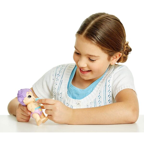 Little Live Pets Bizzy Bubs Papillette: Interaktive sprechende und laufende Puppe