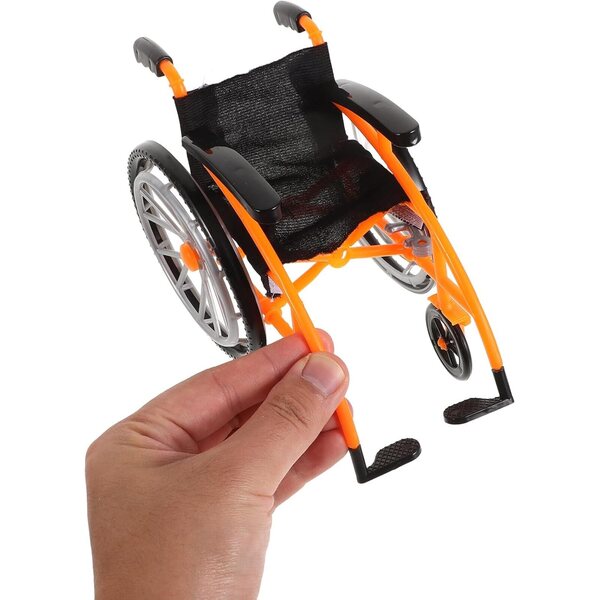 Zusammenklappbarer orangefarbener Kunststoff-Kinderwagen und Krücken für Puppen, Lernspiel