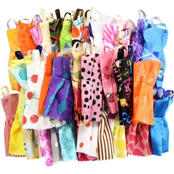 Set 32 accessori per bambole: 10 abiti, scarpe, occhiali e collane per giochi di ruolo