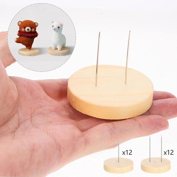 Set mit 24 Puppenständern aus Holz und Metall, handgefertigte Displays