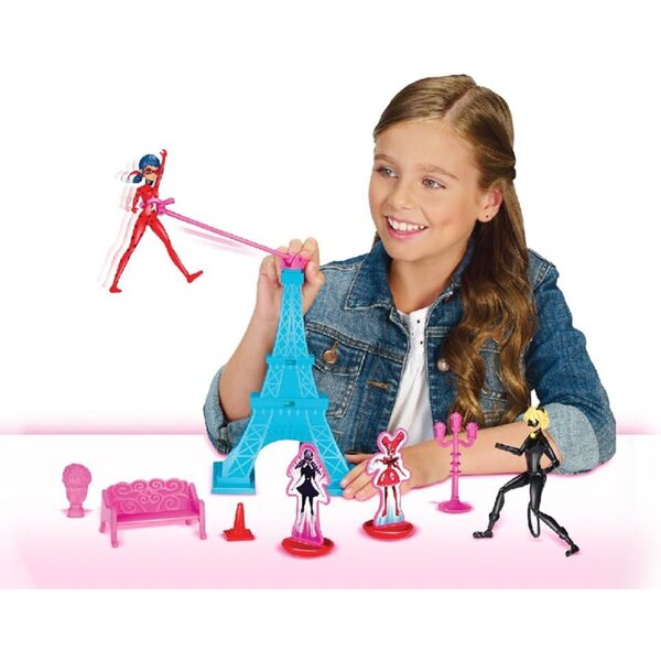 BANDAI Eiffelturm-Spielset mit Marienkäfer-Figur 15 cm und dekorativem Zubehör