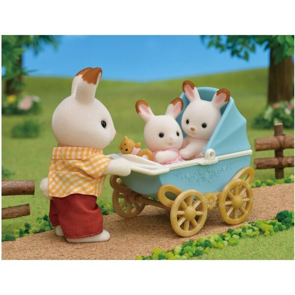 Sylvanian Families – Doppelkinderwagen mit Chocolate Rabbit Twins und Zubehör
