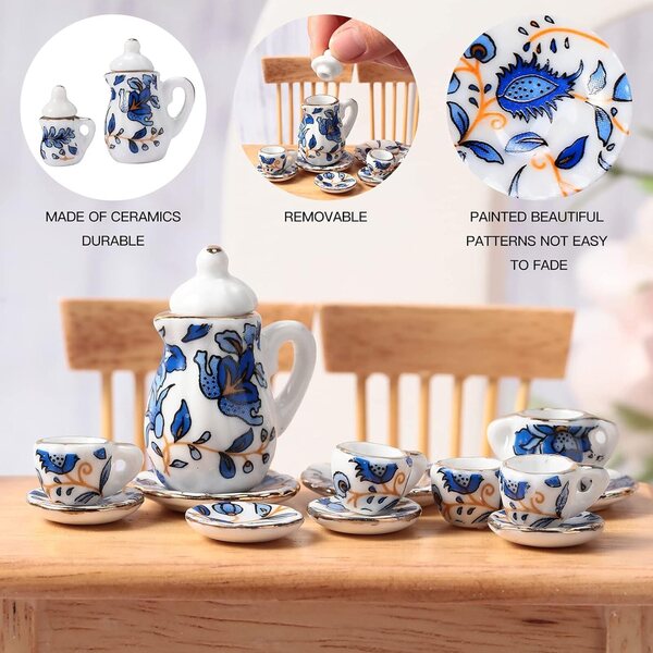 Set med tekoppar i miniatyrporslin 1:12 med blommönster och gyllene finish