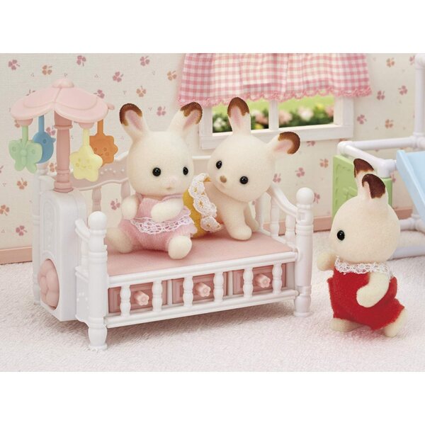 Calico Critters bērnu gultiņa ar mūzikas kastīti lellēm — mēbeļu komplekts bērnu istabai