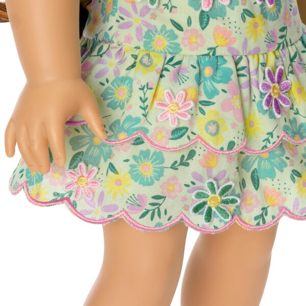 Kleid mit pastellfarbenen Blütenblättern für 18-Zoll-Puppen mit rosa Stirnband und Ballerinas