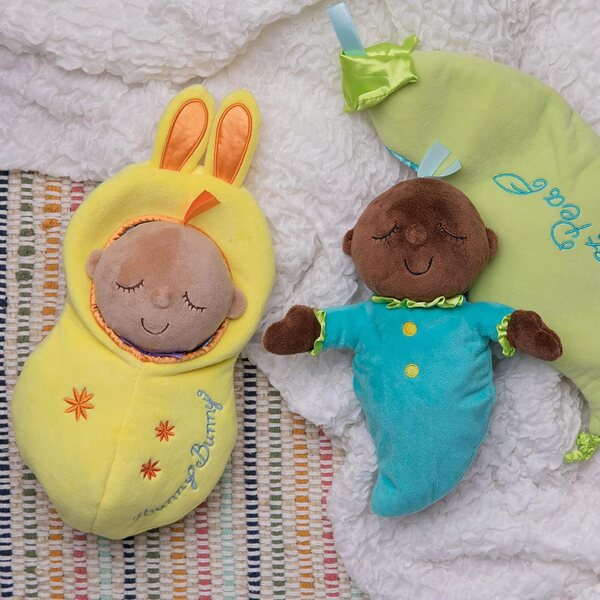 Manhattan Toy Snuggle Pod Sweet Pea Brown – Weiche Puppe für Babys ab 6 Monaten